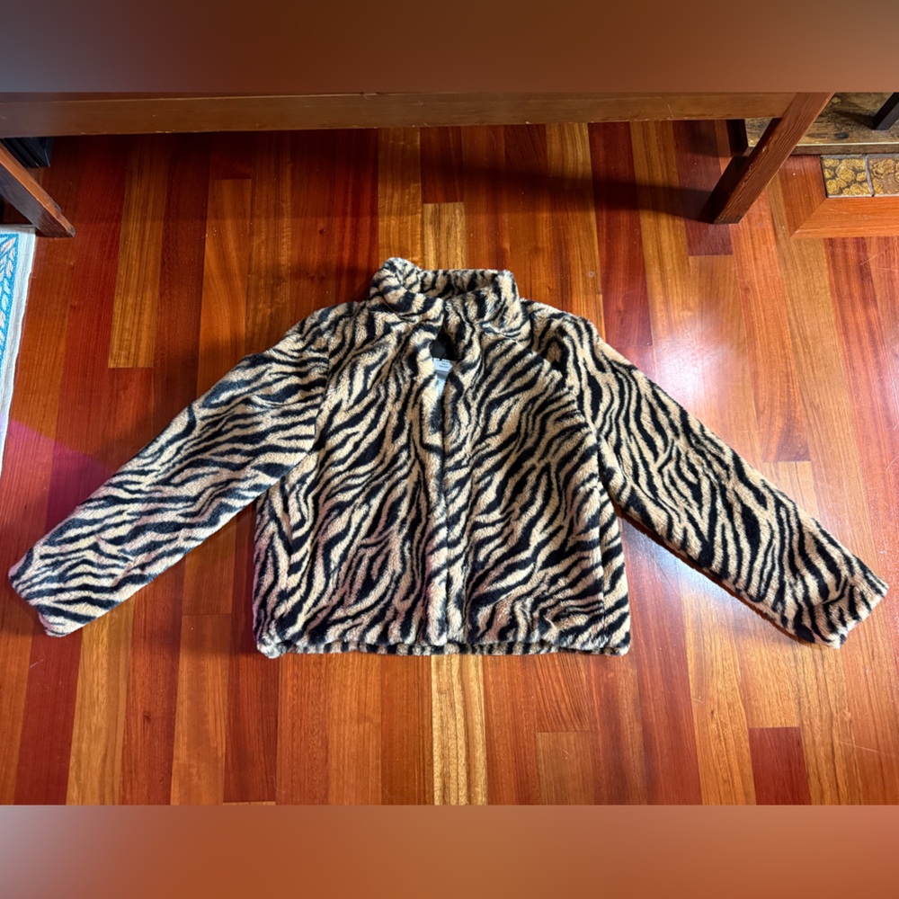 NWT Plush Faux Fur Tiger Animal Print Cropped Coat, L